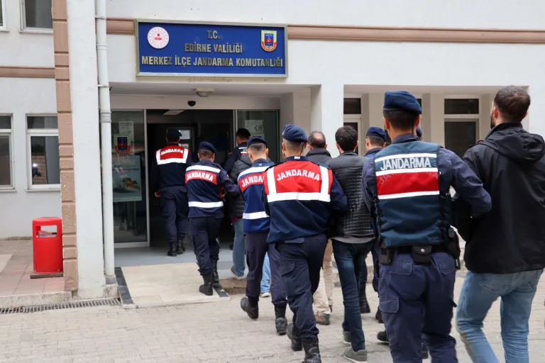 Yunanistan’a kaçmak isteyen 5 terör şüphelisi yakalandı
