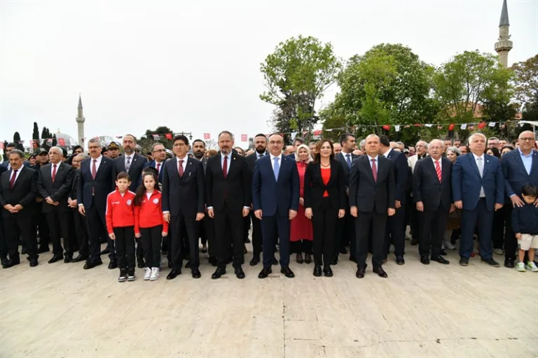 23 Nisan Ulusal Egemenlik ve Çocuk Bayramı Münasebetiyle Çelenk Sunma Töreni Düzenlendi