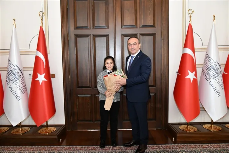 23 Nisan Ulusal Egemenlik ve Çocuk Bayramı’nda Derinsu İşçe Temsili Vali Oldu