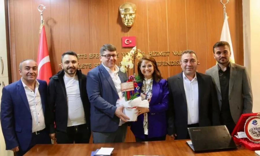 Amasya Sarıalan Köyü Dayanışma Derneği’nden Başkan Topak’a Ziyaret Amasya Sarıalan Köyü Dayanışma Derneği’nden Başkan Topak’a Ziyaret
