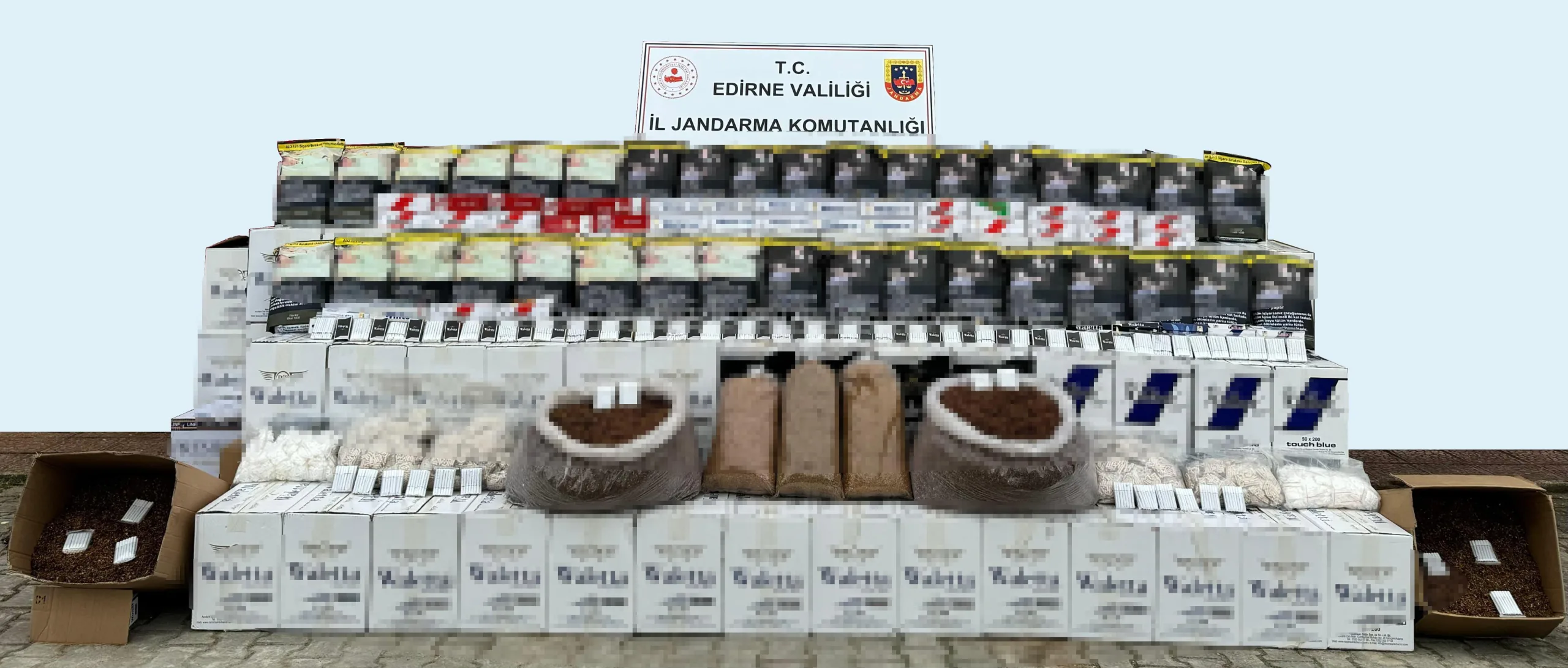 Edirne’de 1 milyon 735 bin makaron ve 107 kilo tütün ele geçirildi Edirne’de 1 milyon 735 bin makaron ve 107 kilo tütün ele geçirildi