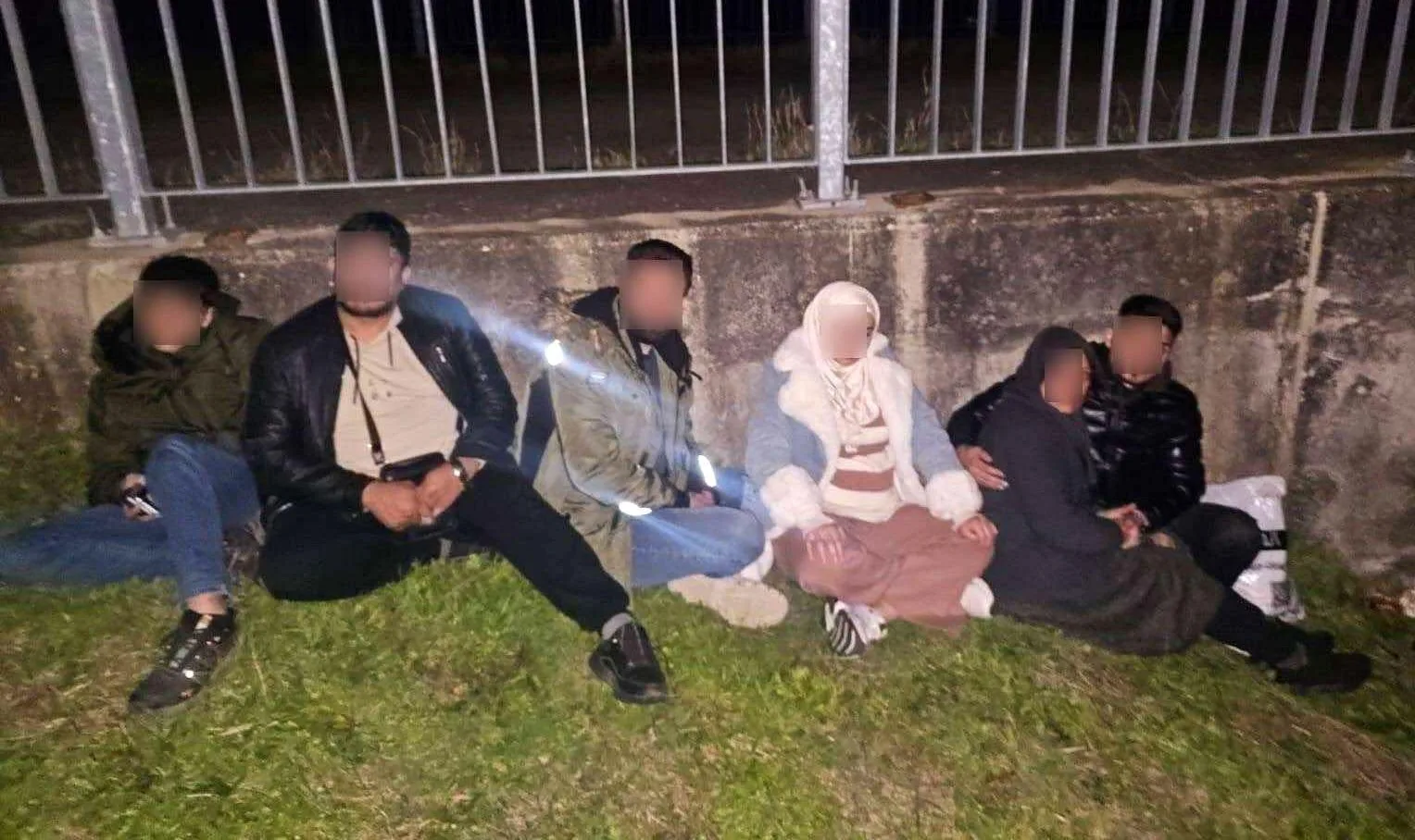 Edirne’de 6 kaçak göçmen ve 1 organizatör yakalandı Edirne’de 6 kaçak göçmen ve 1 organizatör yakalandı