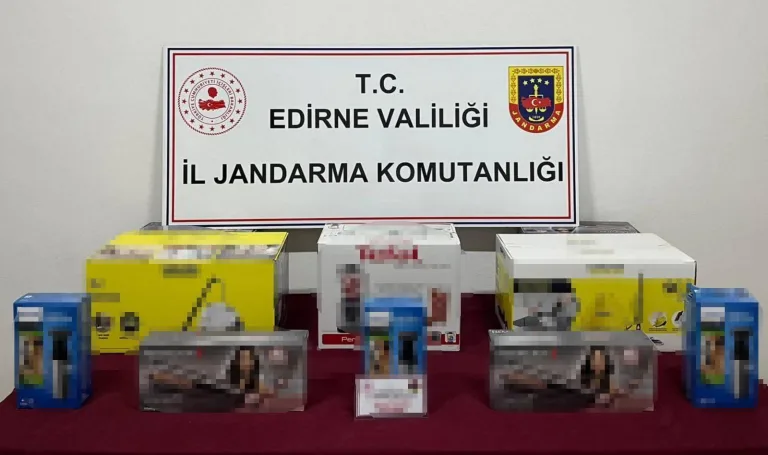 Edirne’de araçta gümrük kaçağı elektronik eşyalar ele geçirildi