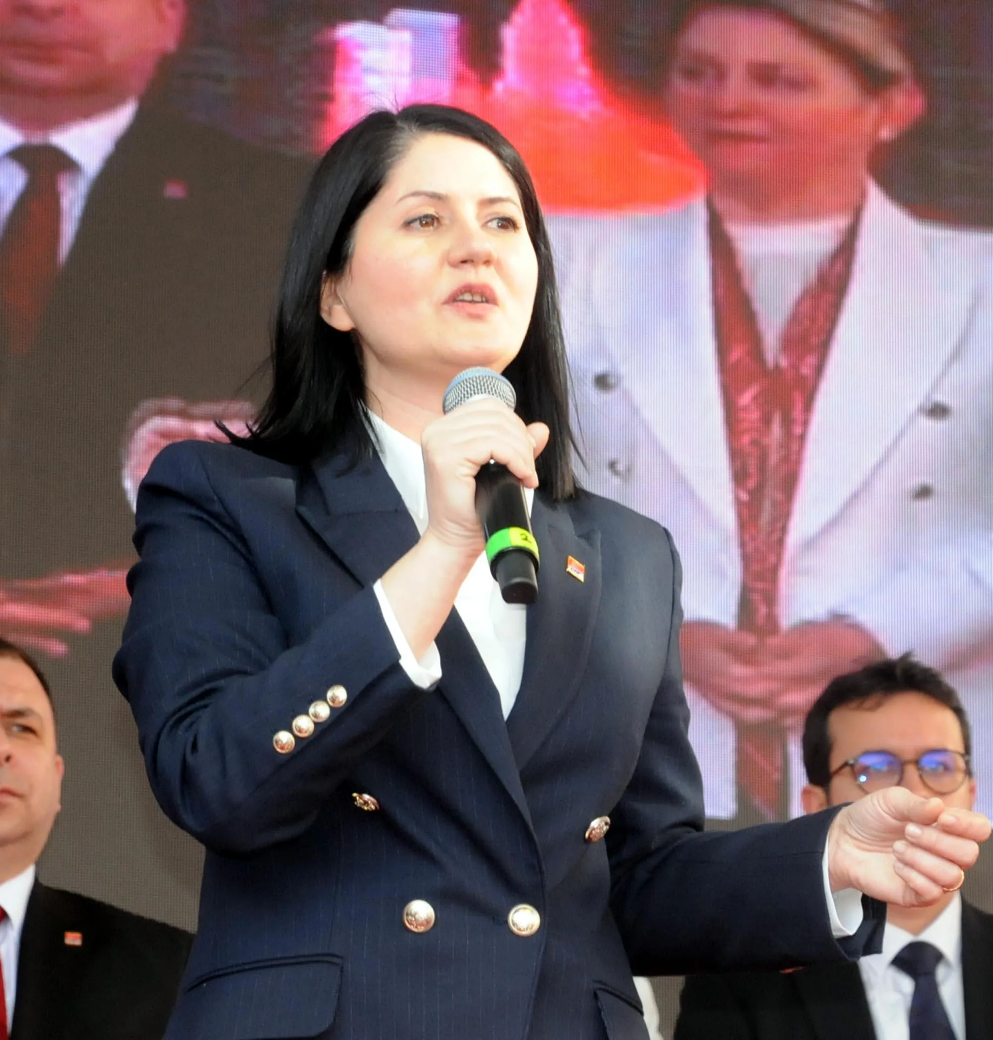 Edirne’de CHP’li Akın ilk başkan oldu; 7 ilçeden 5’ini CHP, 2’sini AK Parti, 1’ini de İYİ Parti kazandı Edirne’de CHP’li Akın ilk başkan oldu; 7 ilçeden 5’ini CHP, 2’sini AK Parti, 1’ini de İYİ Parti kazandı