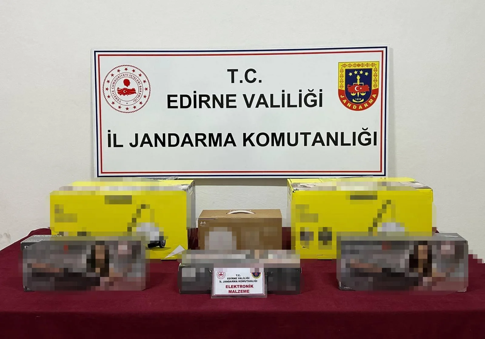 Edirne’de gümrük kaçağı elektronik eşyalar ele geçirildi Edirne’de gümrük kaçağı elektronik eşyalar ele geçirildi