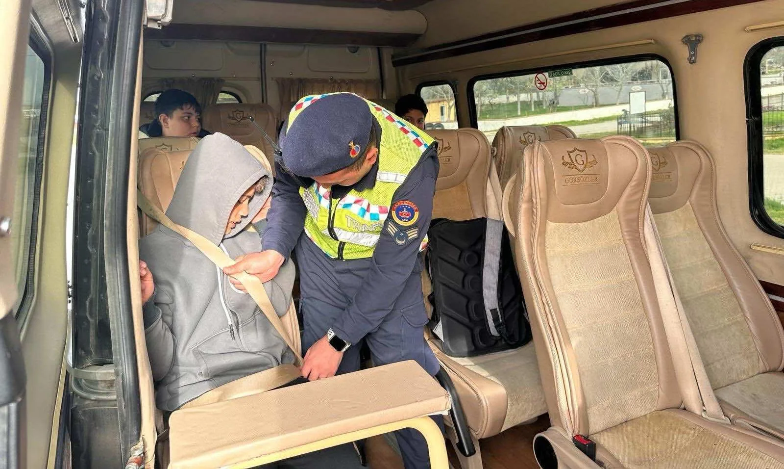 Edirne’de jandarma öğrenci servis araçlarını denetledi Edirne’de jandarma öğrenci servis araçlarını denetledi