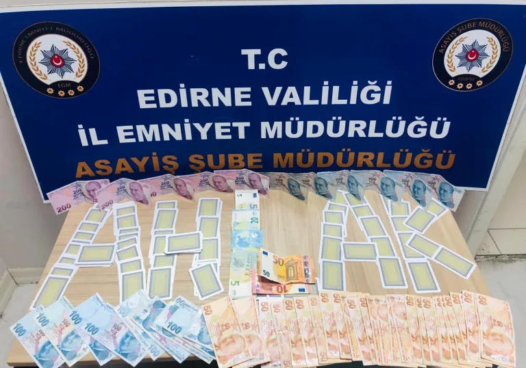Edirne’de kumar oynayan 4 kişiye 25 bin 700 lira ceza kesildi
