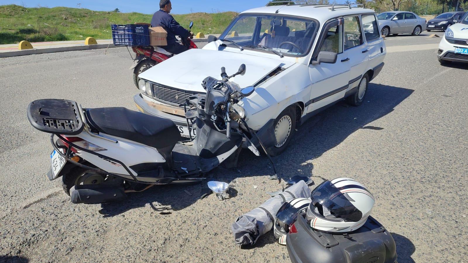 Edirne’de otomobille motosiklet çarpıştı; 3 yaralı Edirne’de otomobille motosiklet çarpıştı; 3 yaralı