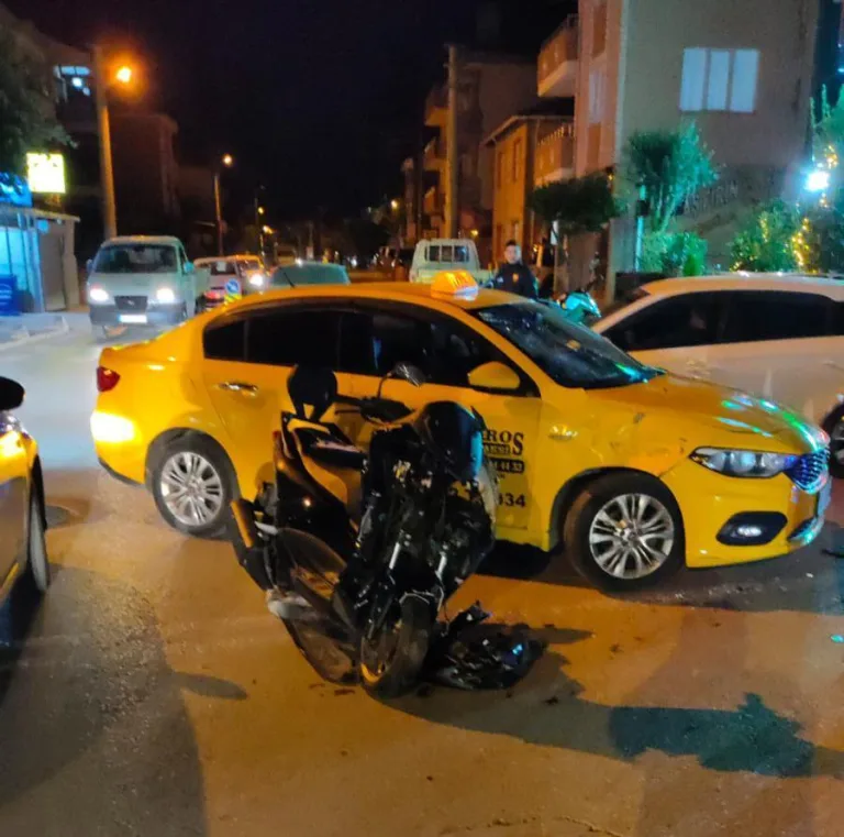 Edirne’de taksiyle motosiklet çarpıştı: 4 yaralı