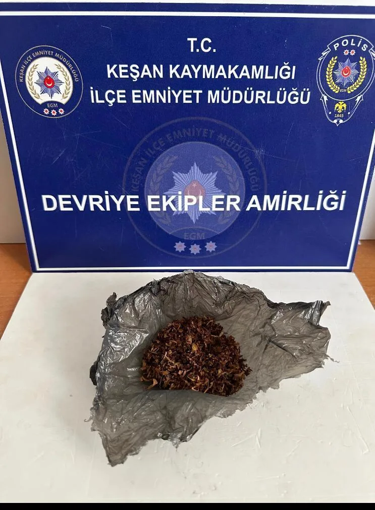 Edirne’de uyuşturucuyla yakalanan 2 kişiye gözaltı Edirne’de uyuşturucuyla yakalanan 2 kişiye gözaltı