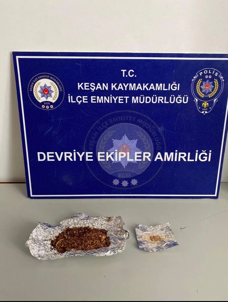 Edirne’de üzerinde uyuşturucuyla yakalanan şüpheliye gözaltı Edirne’de üzerinde uyuşturucuyla yakalanan şüpheliye gözaltı