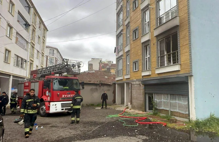 Evde Çıkan Yangında 3 Yaşındaki Cihangir Öldü, Ağabeyi Ağır Yaralandı