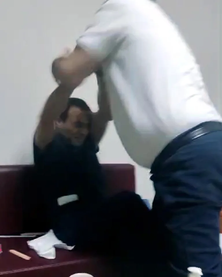 Hastanede Müdür Yardımcısı ve Tekniker Malzeme Alımı Nedeniyle Kavga Etti!