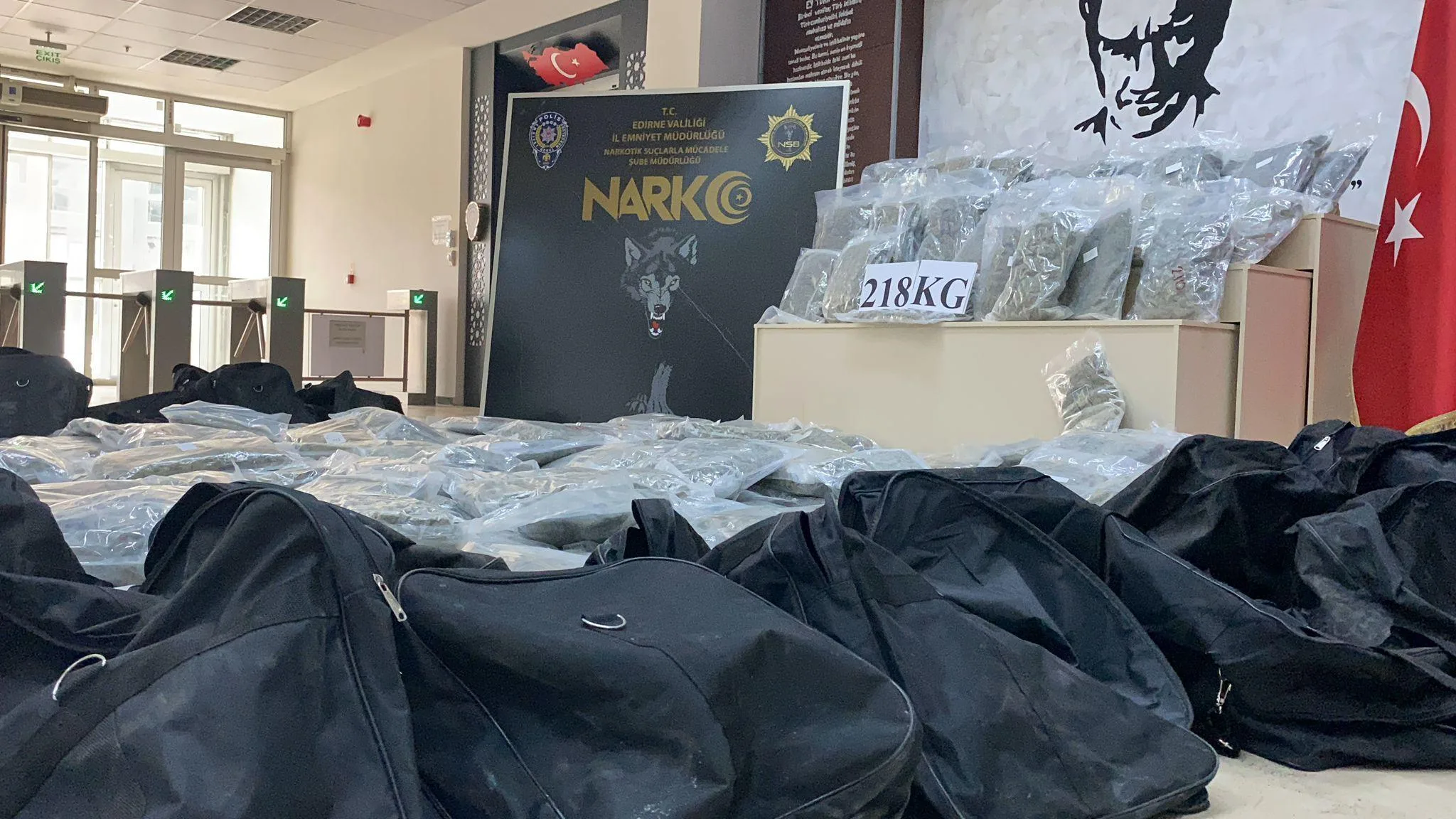 Kapıkule’de TIR’da 218 kilo skunk ele geçirildi Kapıkule’de TIR’da 218 kilo skunk ele geçirildi