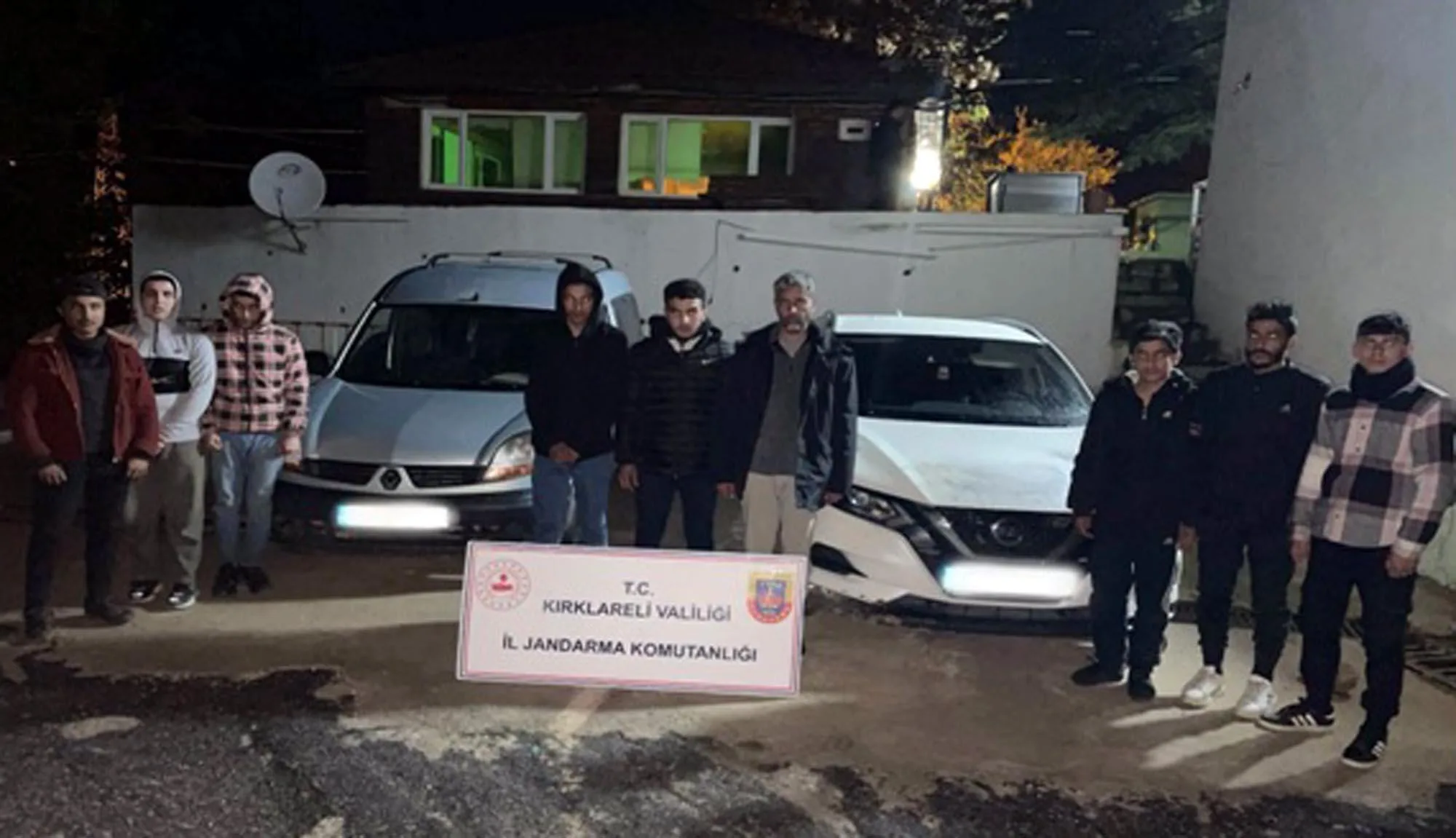 Kırklareli’de 352 kaçak göçmen yakalandı, 14 organizatör tutuklandı Kırklareli’de 352 kaçak göçmen yakalandı, 14 organizatör tutuklandı