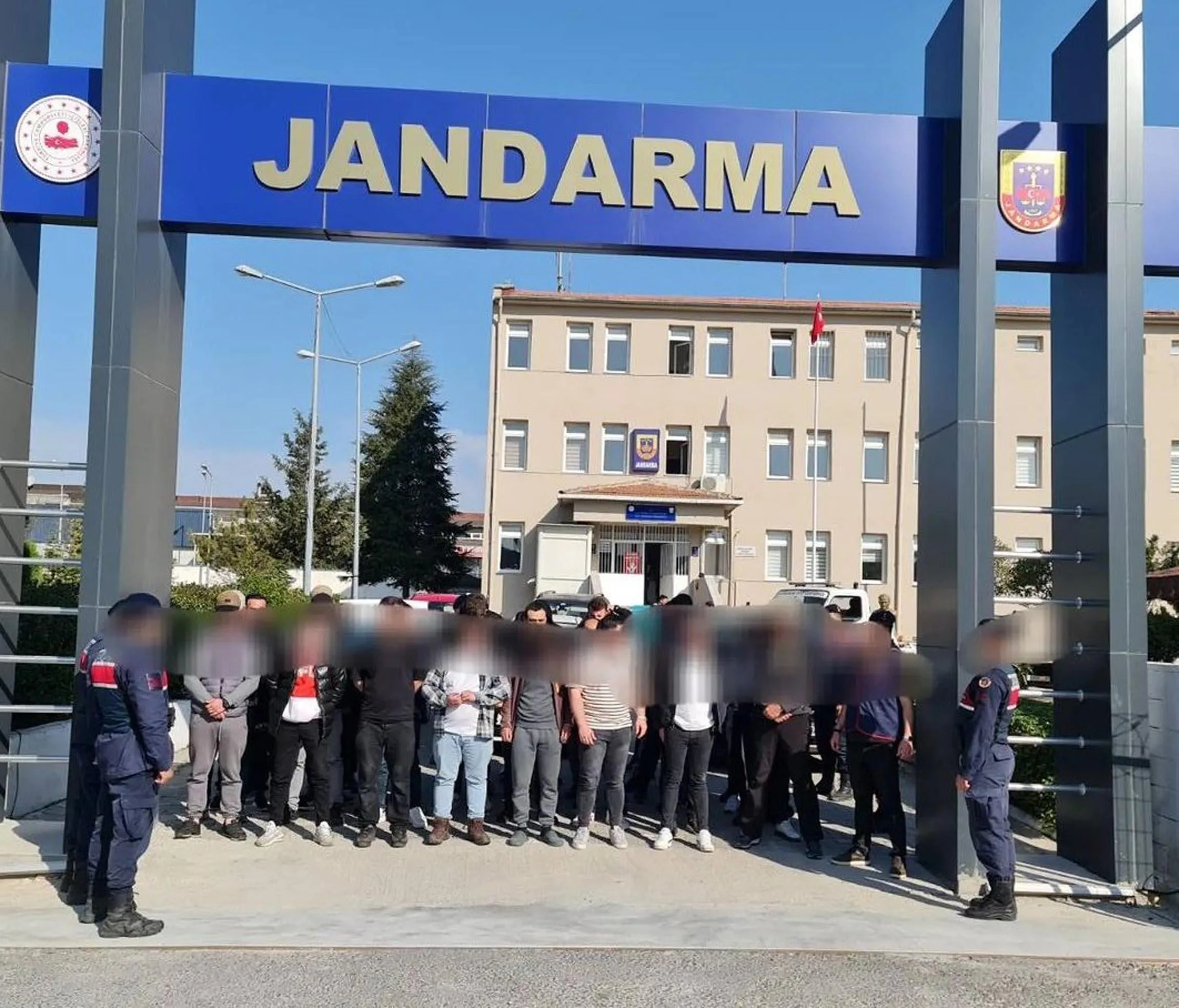 Kırklareli’de köpek dövüştüren 34 kişiye 214 bin lira ceza Kırklareli’de köpek dövüştüren 34 kişiye 214 bin lira ceza