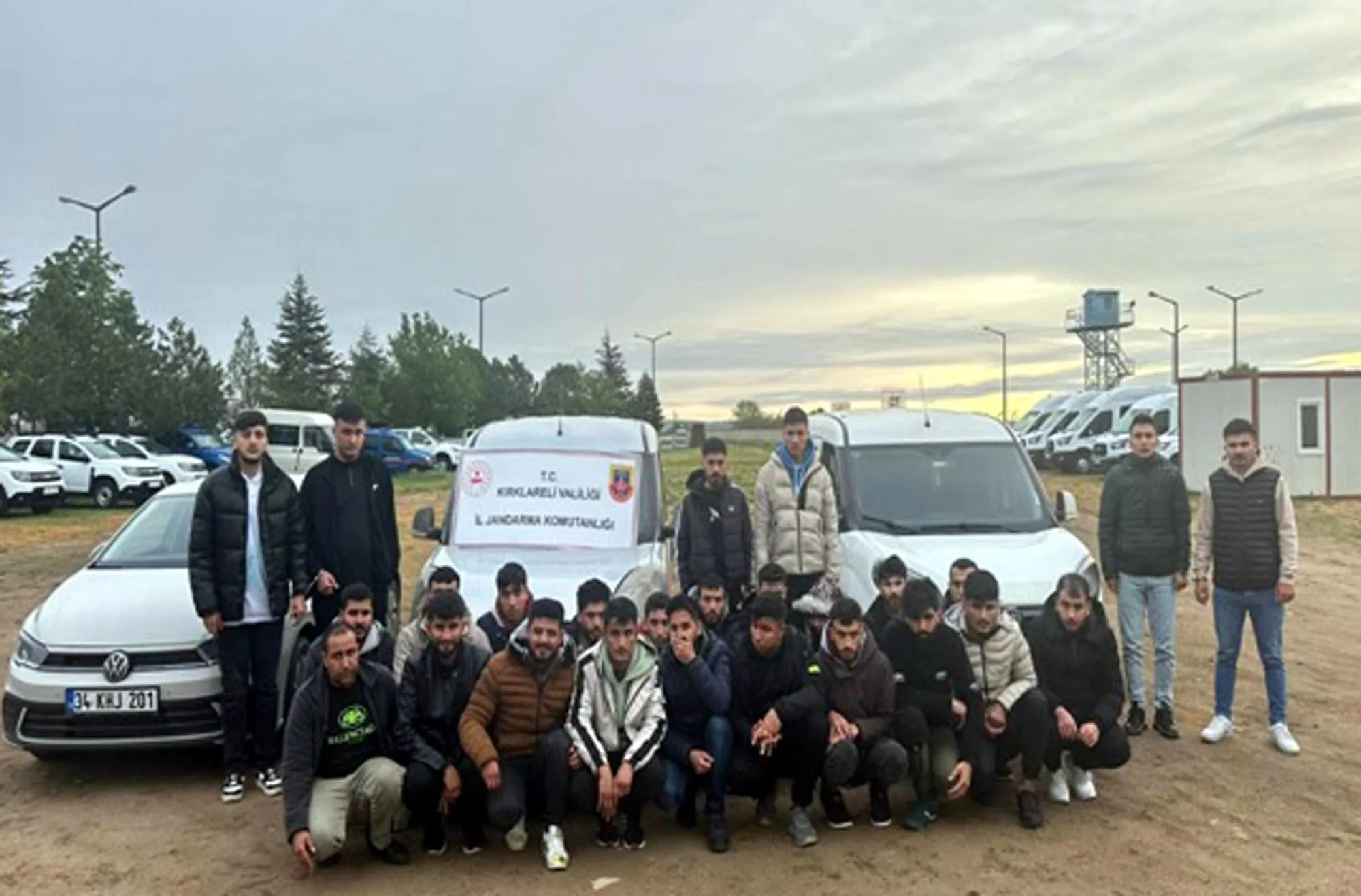 Kırklareli’nde 43 göçmen yakalandı, 13 organizatör tutuklandı Kırklareli’nde 43 göçmen yakalandı, 13 organizatör tutuklandı