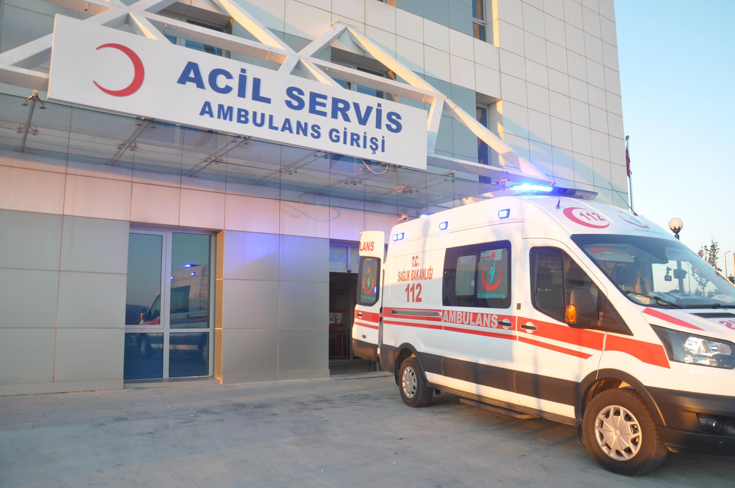 Tartıştığı Kişiyi Boğazından Bıçakladı Tartıştığı Kişiyi Boğazından Bıçakladı