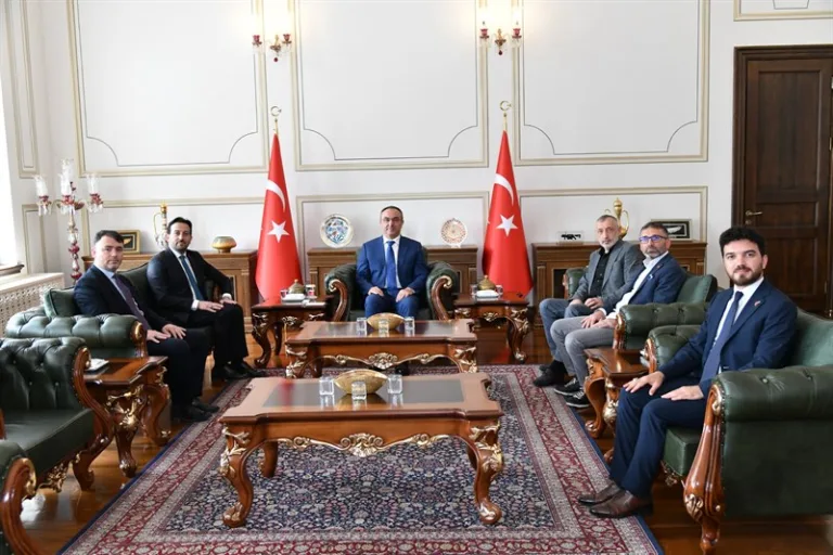 Sakarya İmam Hatipliler Derneği Başkan ve Üyeleri Vali Soytürk’ü Ziyaret Etti