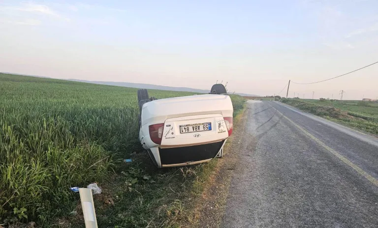 Takla atan otomobilde aynı aileden 2’si çocuk 4 kişi yaralandı