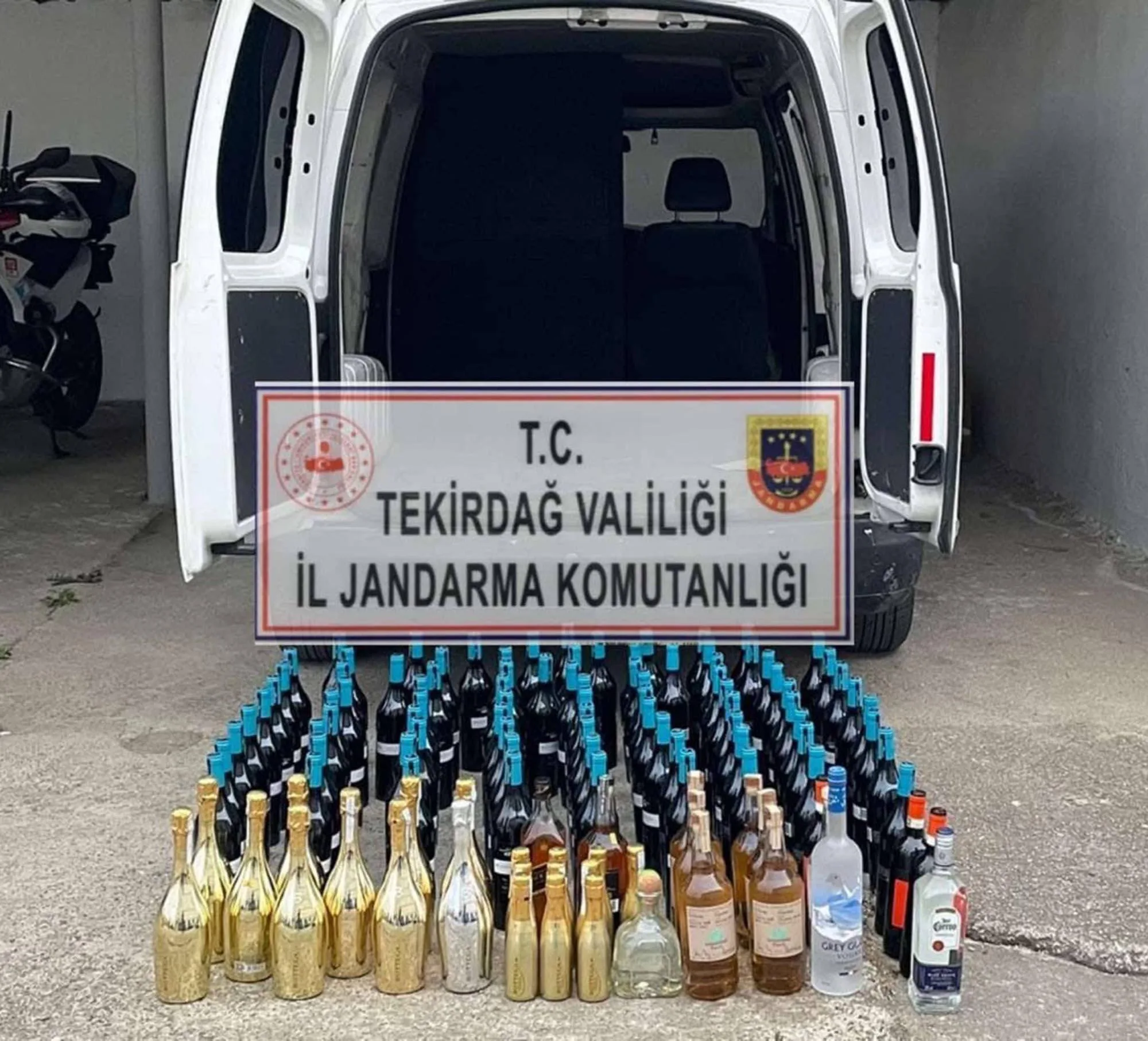 Tekirdağ’da 169 şişe kaçak içki ele geçirildi Tekirdağ’da 169 şişe kaçak içki ele geçirildi