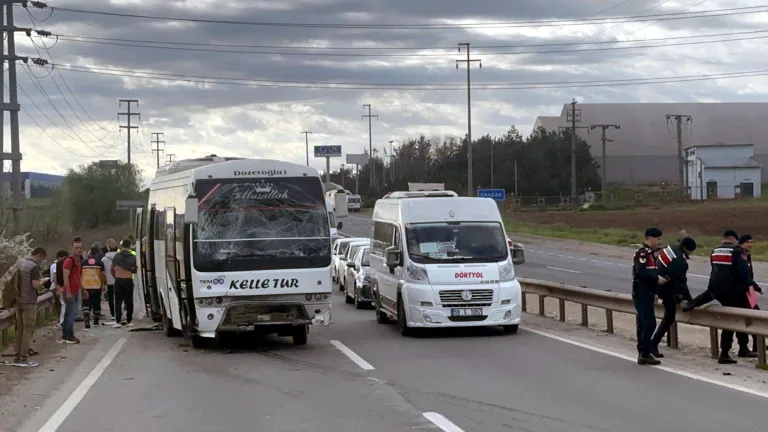 TEKİRDAĞ’da servis araçları çarpıştı: 5’i askeri personel, 16 yaralı (VİDEO EKLENDİ)