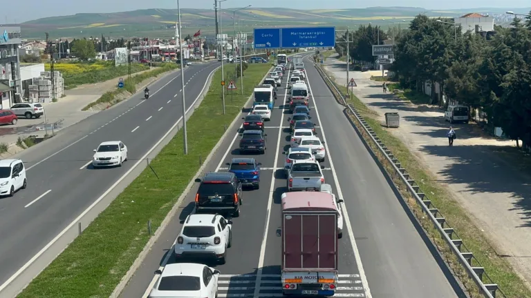 Tekirdağ’dan İstanbul yönüne trafik yoğunluğu
