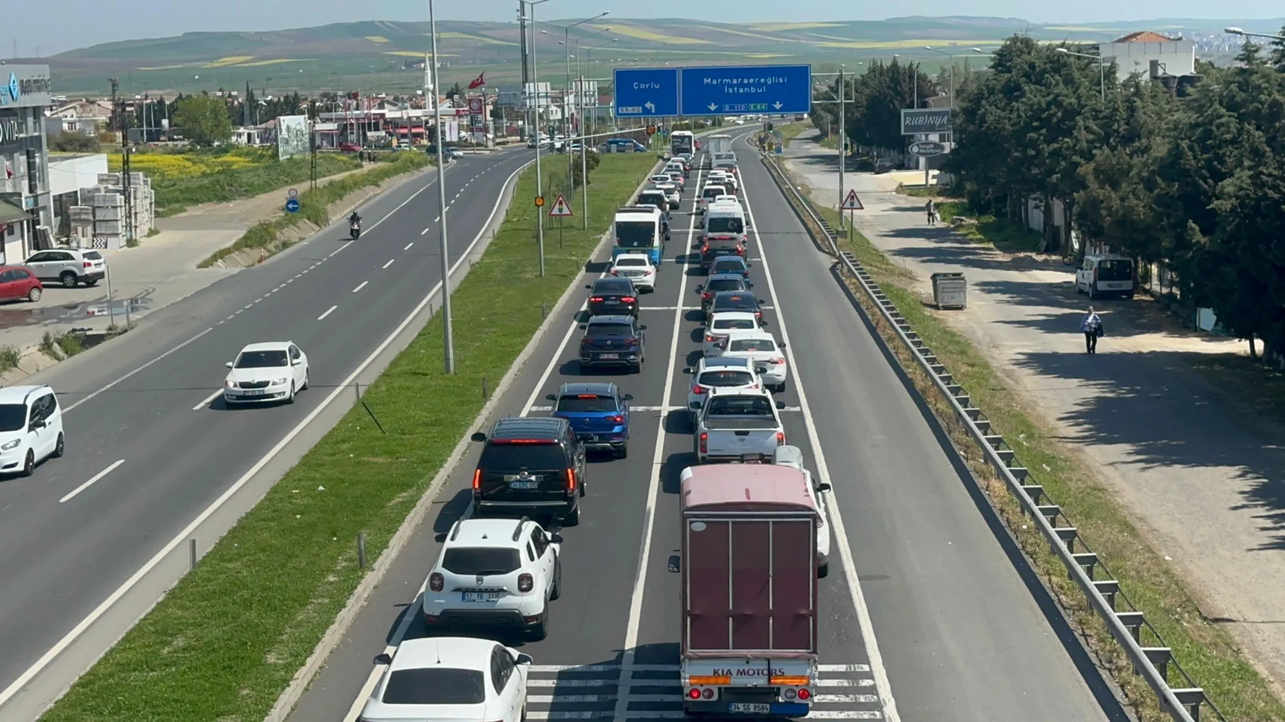 Tekirdağ’dan İstanbul yönüne trafik yoğunluğu Tekirdağ’dan İstanbul yönüne trafik yoğunluğu