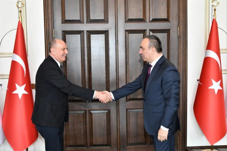 Vali Soytürk Atletizm Sporunda Altın Madalya Kazanan Özel Sporcuyu Makamında Kabul Etti