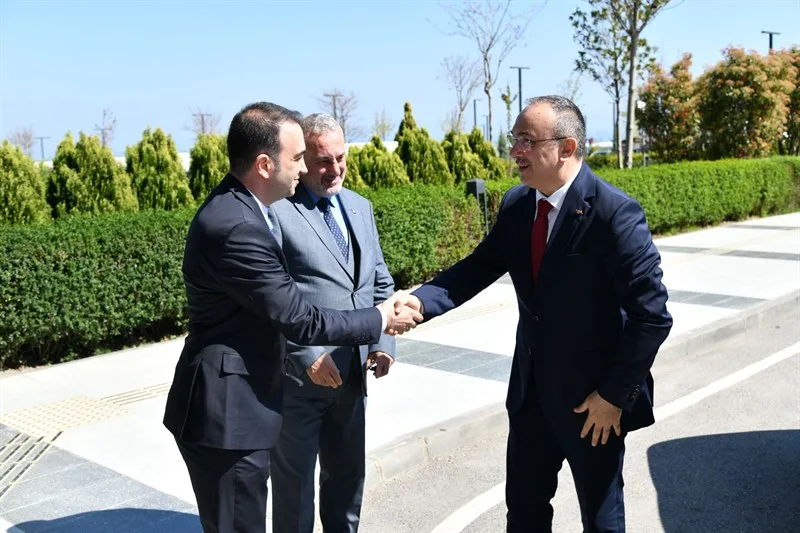 Vali Soytürk Ramazan Bayramı Münasebetiyle Tekirdağ Şehir Hastanesi’ni Ziyaret Etti Vali Soytürk Ramazan Bayramı Münasebetiyle Tekirdağ Şehir Hastanesi’ni Ziyaret Etti