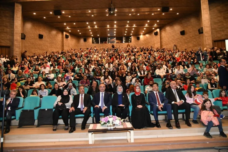 Vali Soytürk ve Eşi Nurdan Soytürk Çocuk Korosu Konseri’ne Katıldı