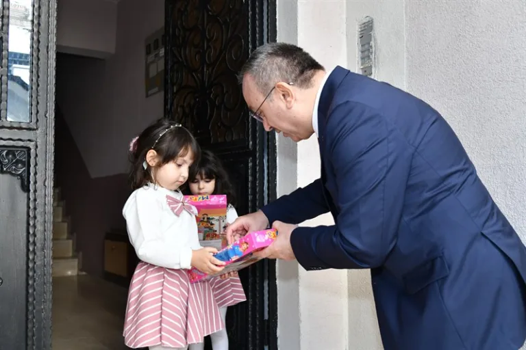 Vali Soytürk ve Eşi Nurdan Soytürk Şehit Ailesi’nin Bayramını Kutladı