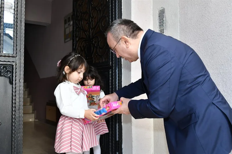 Vali Soytürk ve Eşi Nurdan Soytürk Şehit Ailesi’nin Bayramını Kutladı Vali Soytürk ve Eşi Nurdan Soytürk Şehit Ailesi’nin Bayramını Kutladı