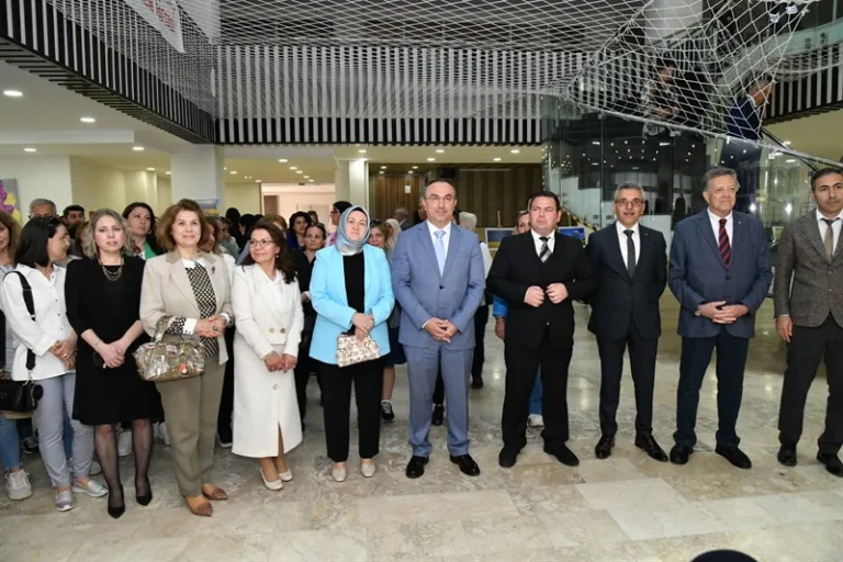 Vali Soytürk ve Nurdan Soytürk Geleneksel El Sanatları ve Resim Sergisi’nin Açılışını Yaptı