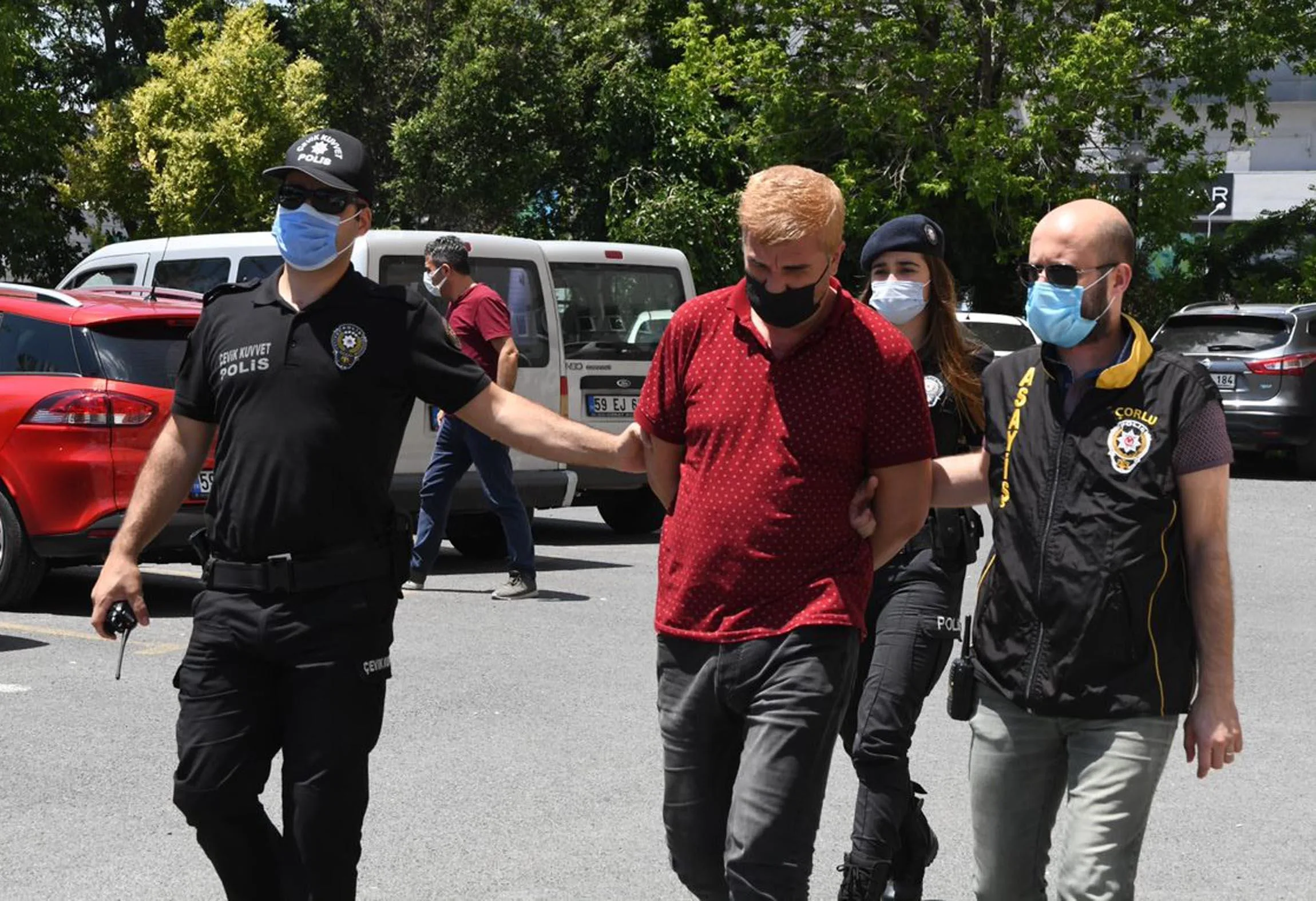 12 Kişinin Sahte İçkiden Öldüğü Dava Birleştirildi; 3 Sanık 12’şer Kez Müebbet Hapisle Yargılanıyor 12 Kişinin Sahte İçkiden Öldüğü Dava Birleştirildi; 3 Sanık 12’şer Kez Müebbet Hapisle Yargılanıyor