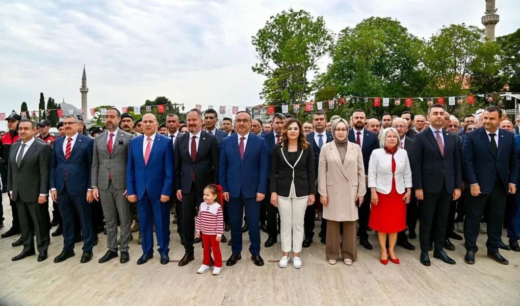 19 MAYIS ATATÜRK’Ü ANMA GENÇLİK VE SPOR BAYRAMI ÇELENK SUNMA TÖRENİ 19 MAYIS ATATÜRK’Ü ANMA GENÇLİK VE SPOR BAYRAMI ÇELENK SUNMA TÖRENİ