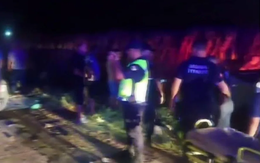 Feci Kaza: 2 Ölü, Çok Sayıda Yaralı Var Feci Kaza: 2 Ölü, Çok Sayıda Yaralı Var