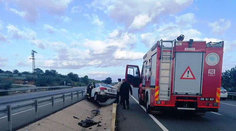 Bariyere Çarpan Otomobilin Sürücüsü Yaralandı