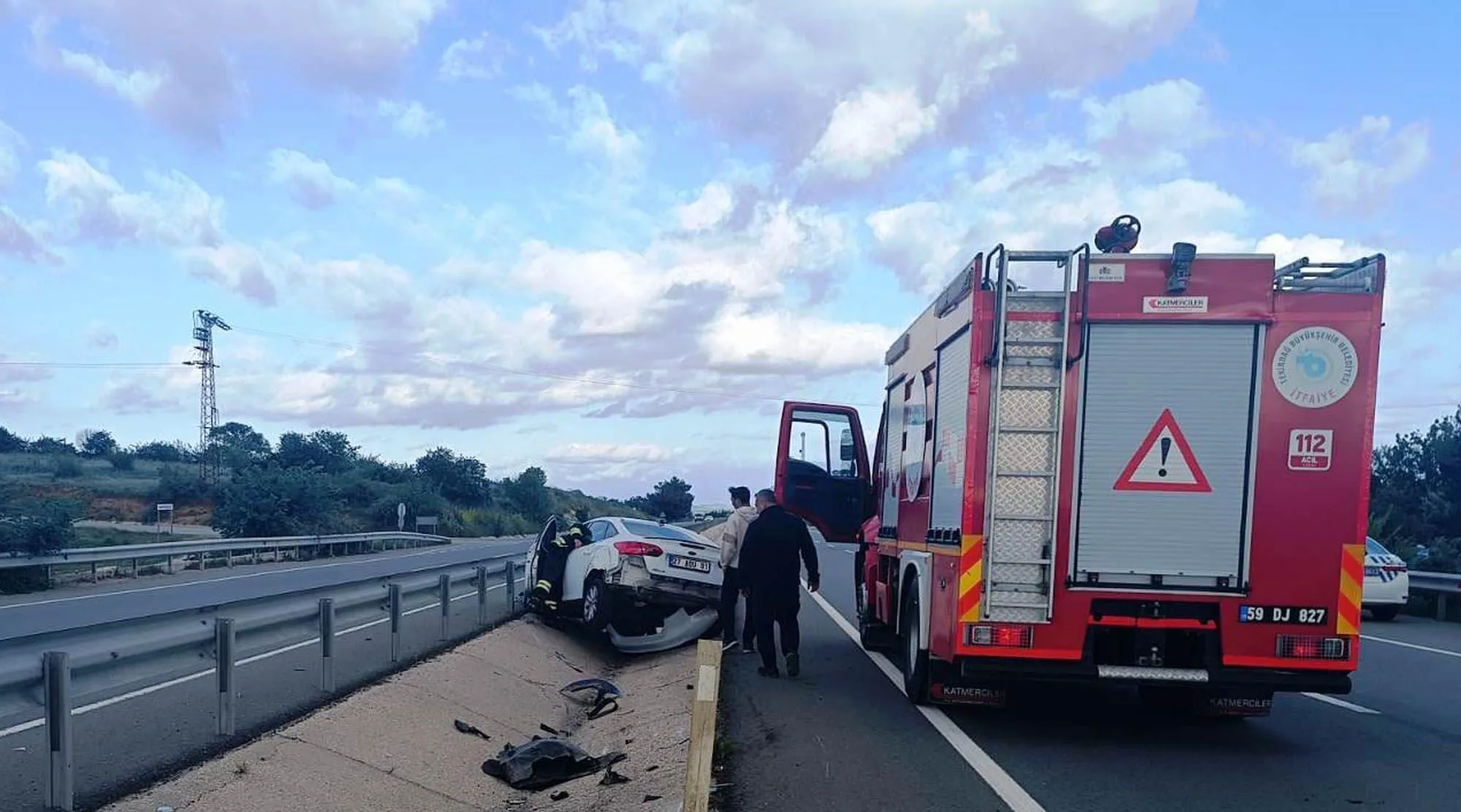 Bariyere Çarpan Otomobilin Sürücüsü Yaralandı Bariyere Çarpan Otomobilin Sürücüsü Yaralandı