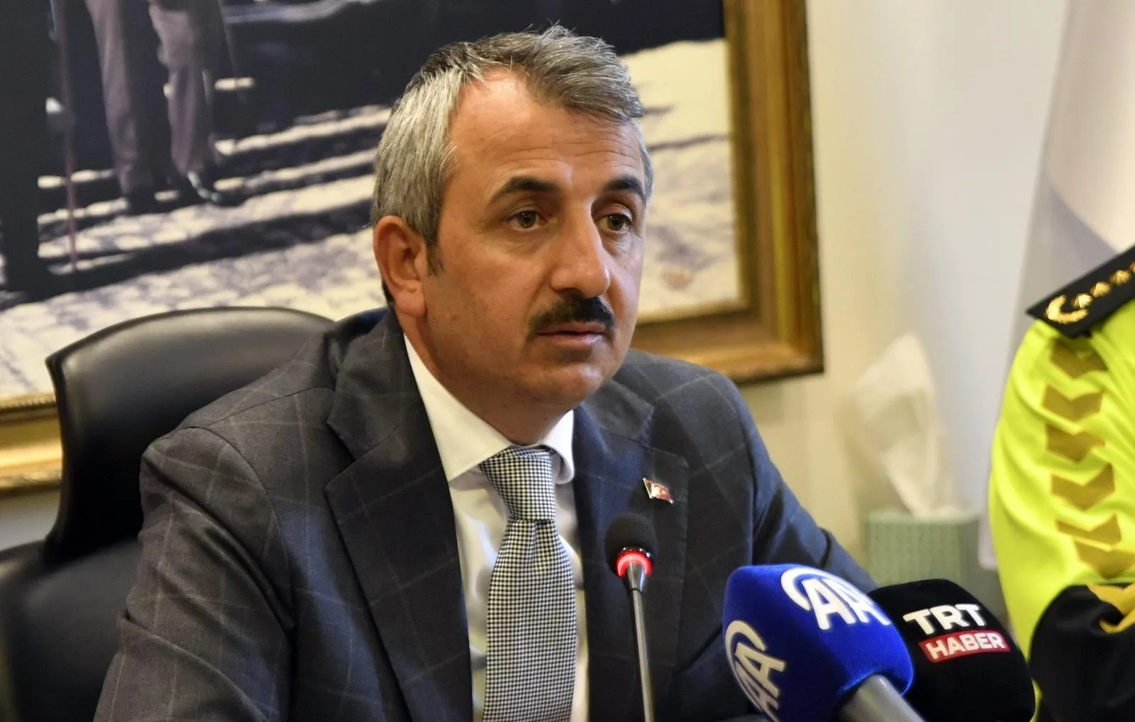 Edirne Valisi Sezer: Göçmen trafiğinde yüzde 94 azalma söz konusu Edirne Valisi Sezer: Göçmen trafiğinde yüzde 94 azalma söz konusu