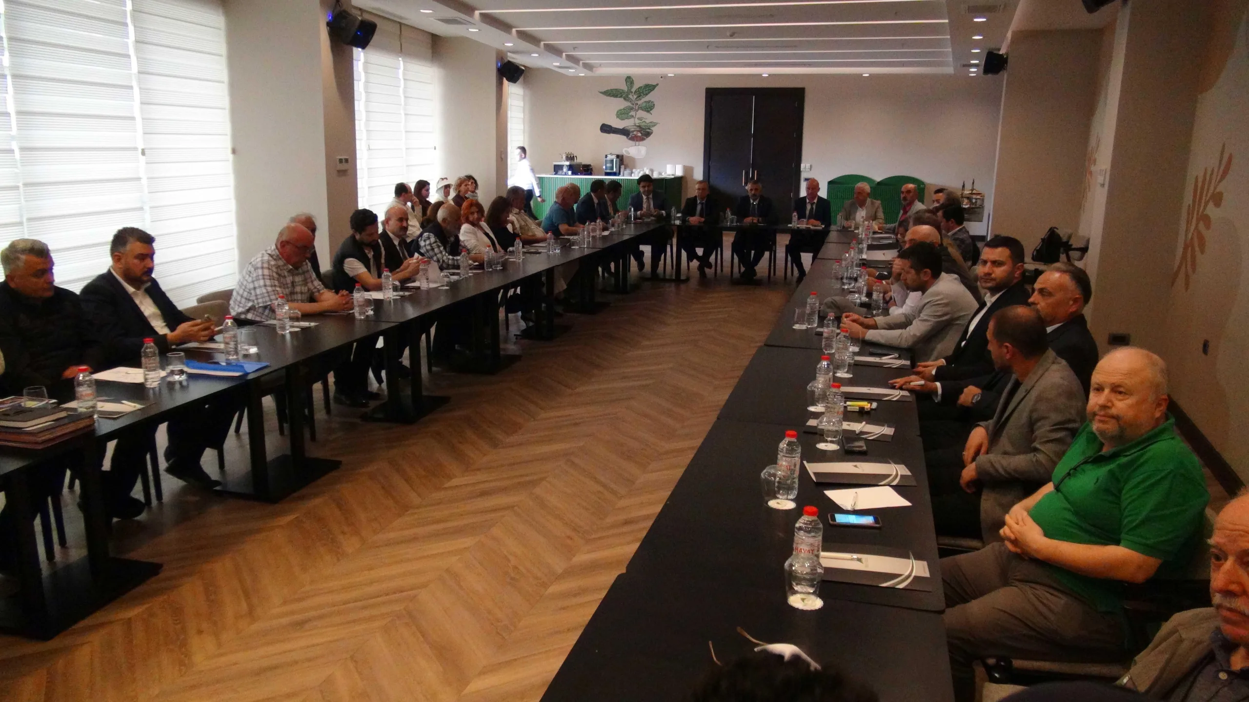 Edirne Valisi Sezer, tarihi konaklar projesiyle ilgili sektör temsilcileriyle buluştu Edirne Valisi Sezer, tarihi konaklar projesiyle ilgili sektör temsilcileriyle buluştu
