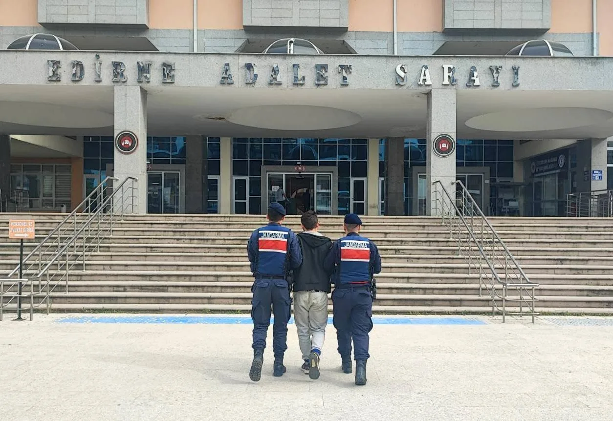 Edirne’de 4 farklı suçtan aranan hükümlü yakalandı Edirne’de 4 farklı suçtan aranan hükümlü yakalandı