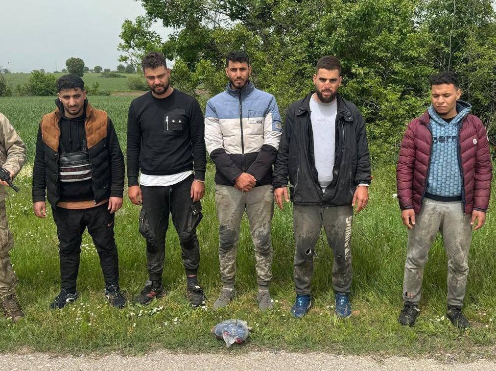 Edirne’de 5 kaçak göçmen yakalandı Edirne’de 5 kaçak göçmen yakalandı
