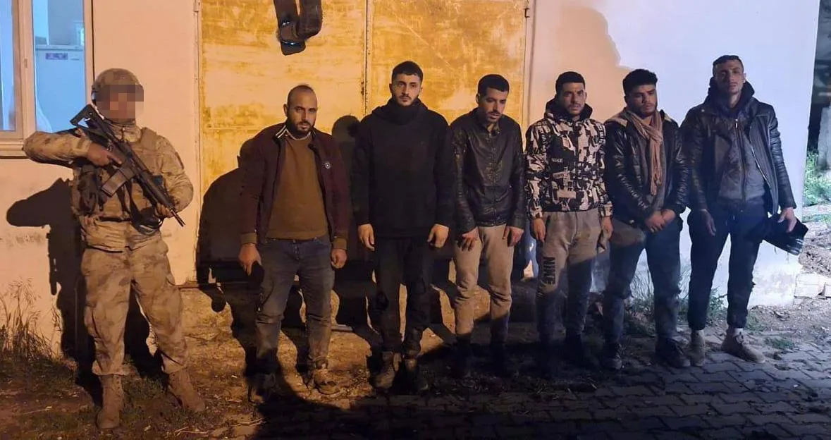 Edirne’de 6 kaçak göçmen yakalandı Edirne’de 6 kaçak göçmen yakalandı
