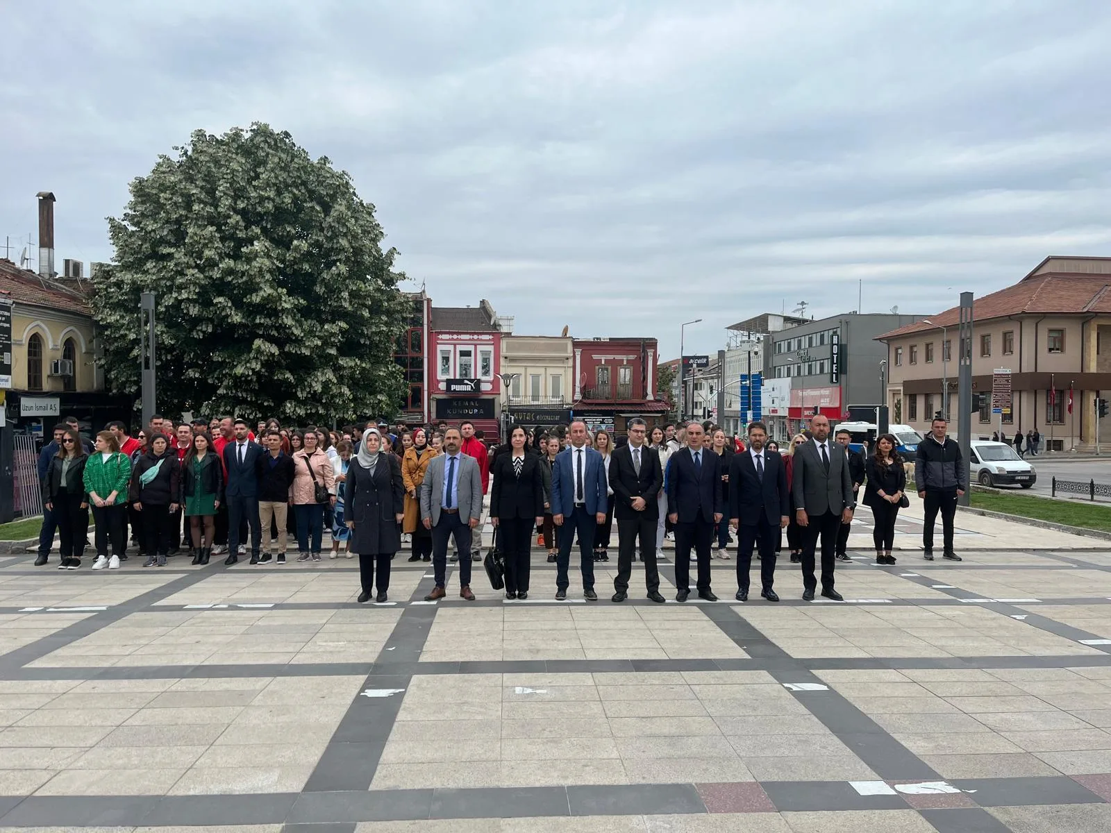 Edirne’de Gençlik Haftası çelenk töreniyle başladı Edirne’de Gençlik Haftası çelenk töreniyle başladı