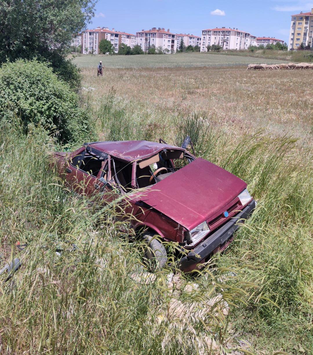 Edirne’de otomobil su kanalına girip, takla attı: 2 yaralı Edirne’de otomobil su kanalına girip, takla attı: 2 yaralı