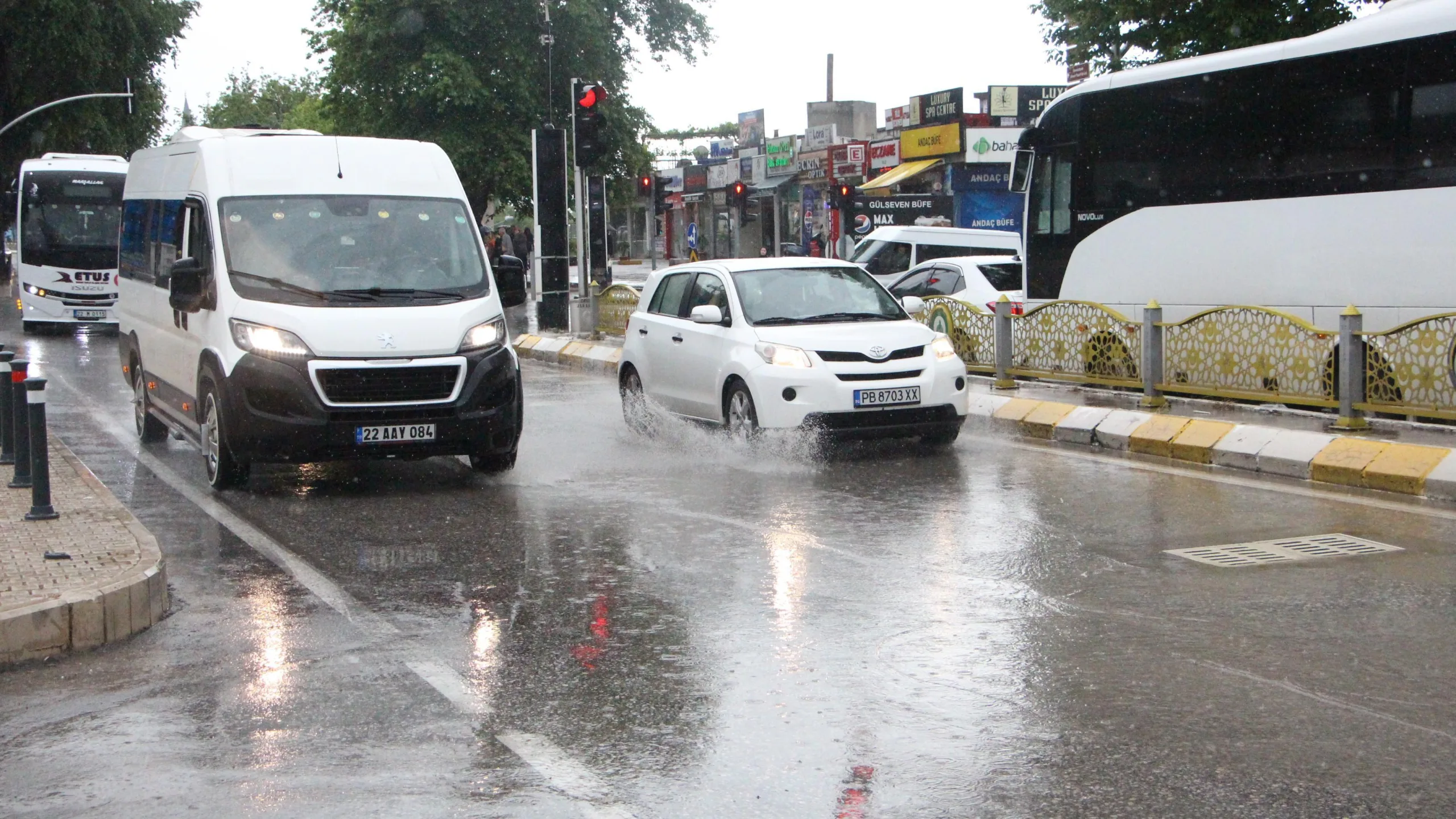Edirne’de sağanak etkili oldu Edirne’de sağanak etkili oldu