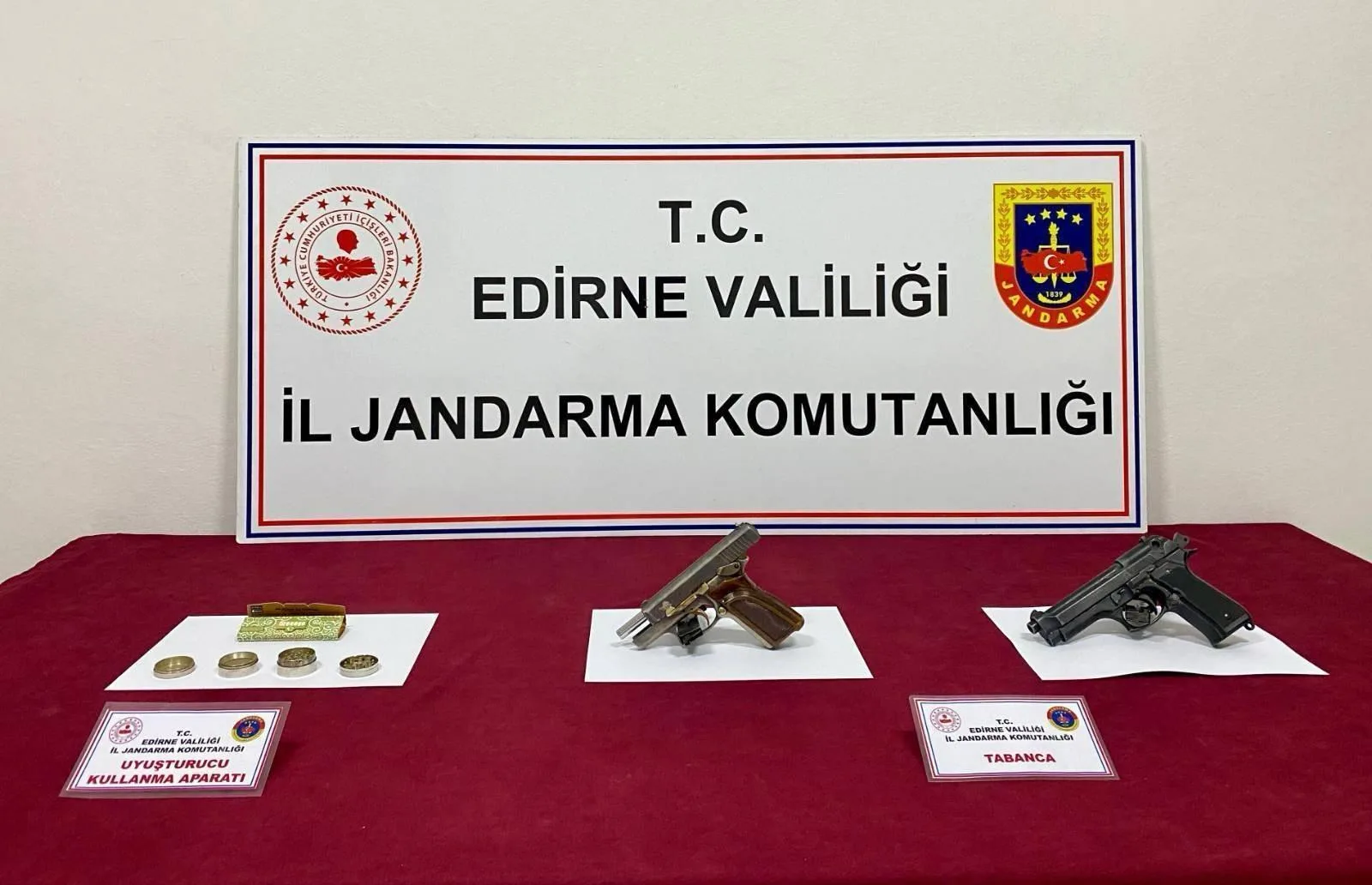 Edirne’de uyuşturucu satıcılarına operasyon Edirne’de uyuşturucu satıcılarına operasyon