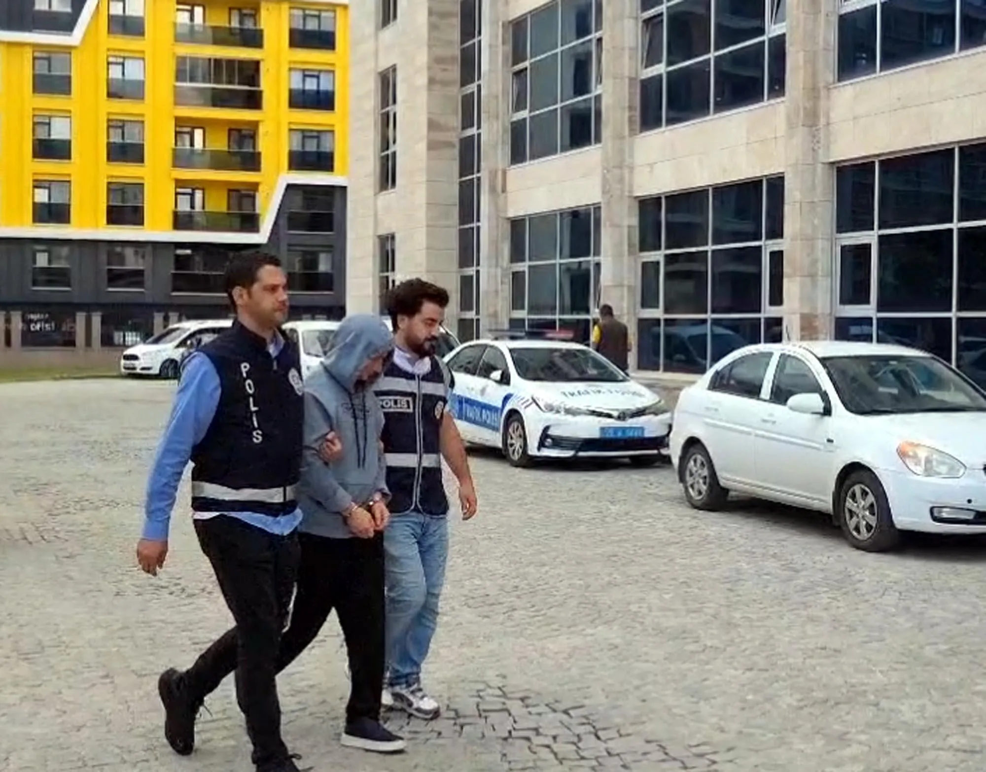 Edirne’de yurt dışına kaçma hazırlığındaki biri FETÖ hükümlüsü, 4 kişi yakalandı Edirne’de yurt dışına kaçma hazırlığındaki biri FETÖ hükümlüsü, 4 kişi yakalandı