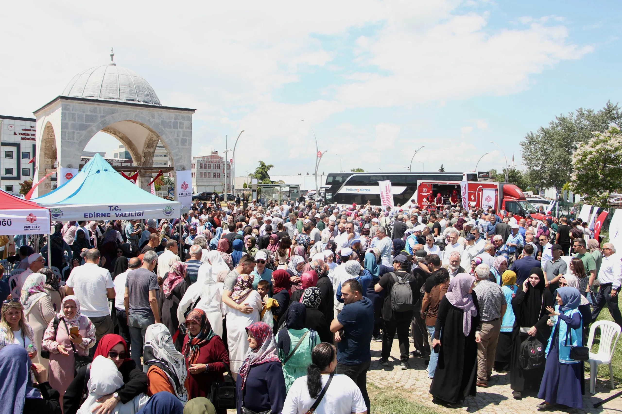 Gelenek yeniden canlandırıldı, Edirne’de hacı adayları Hacılar Ezanı Namazgahı ve Çeşmesi’nden uğurlandı Gelenek yeniden canlandırıldı, Edirne’de hacı adayları Hacılar Ezanı Namazgahı ve Çeşmesi’nden uğurlandı